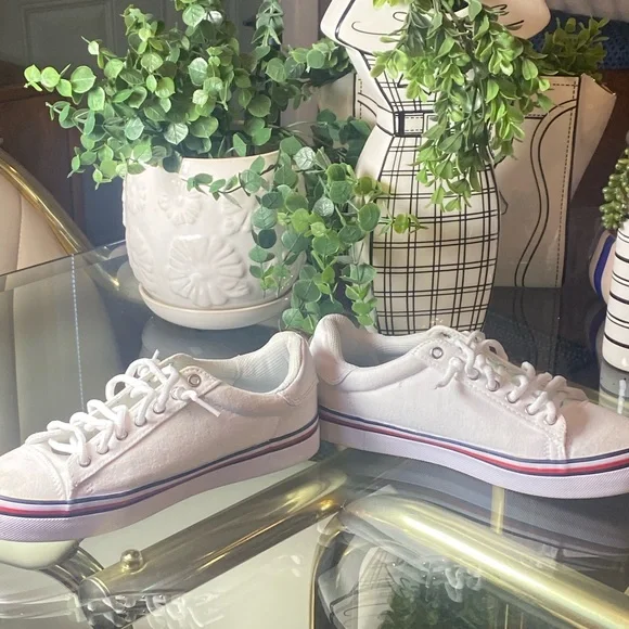 Tommy Hilfiger White Canvas Freudian Sneakers - Picture 11 of 12